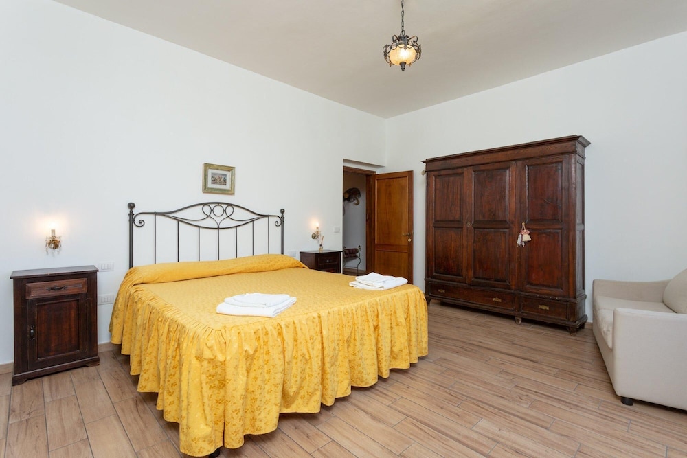 Villa photo 1