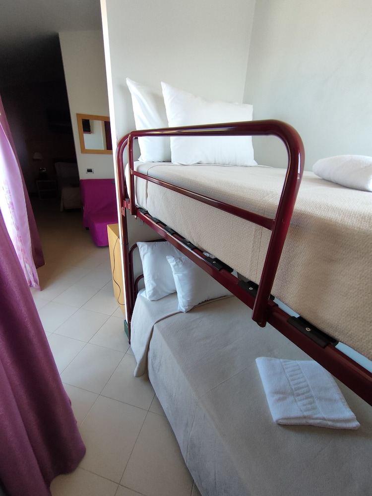 Family Room, 2 Bedrooms, Non Smoking, Sea View photo 2