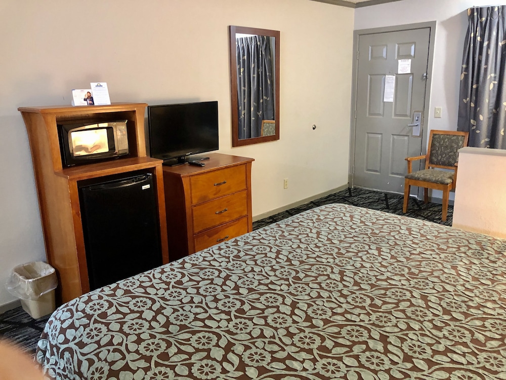 Standard Room, 1 King Bed photo 2