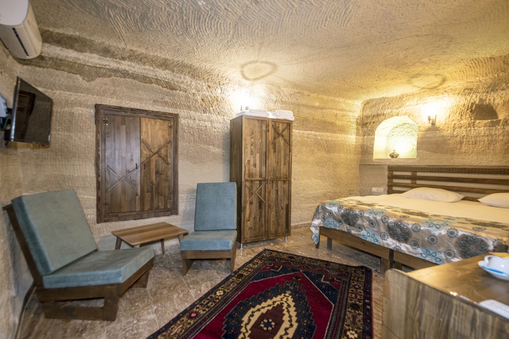 Comfort Room, Courtyard View (Stone) - Photo 7