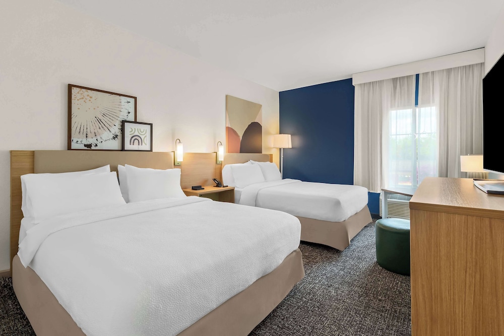 Room, 2 Queen Beds, Accessible (Mobility & Hearing, Roll-in Shower) - Photo 5