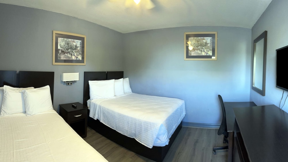 Room, 2 Double Beds, Smoking - Photo 4