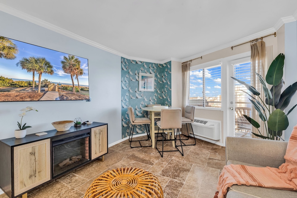 Classic Condo, 1 King Bed with Sofa bed