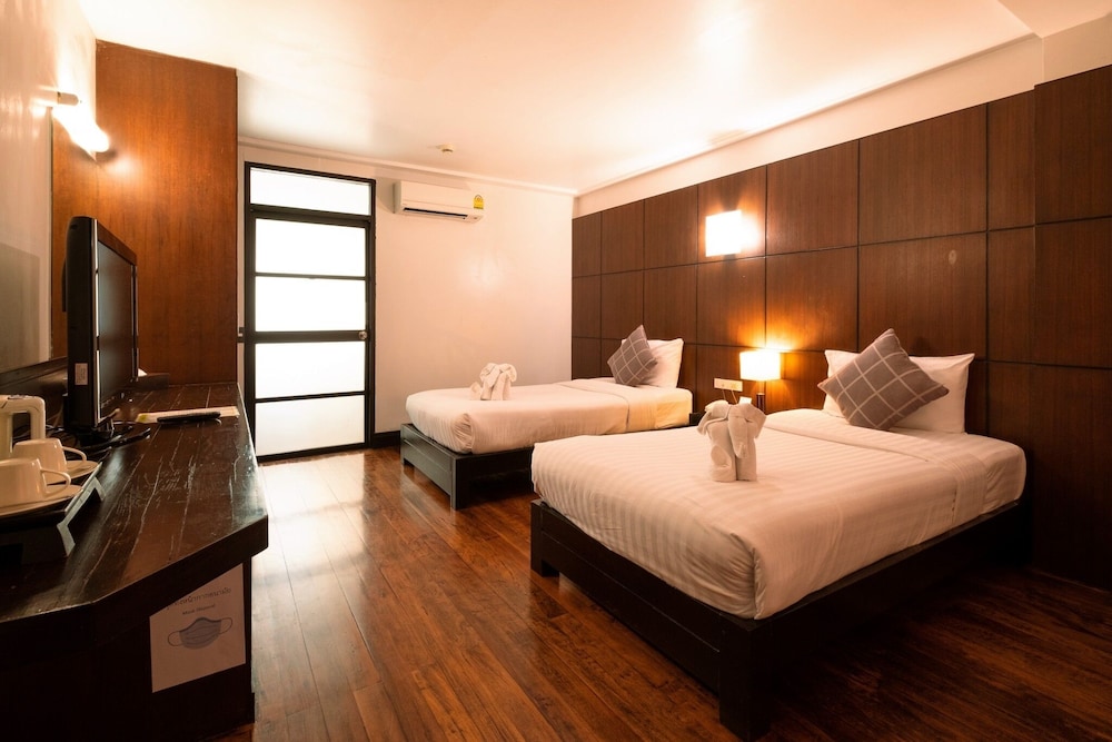 Deluxe Room - Photo 3