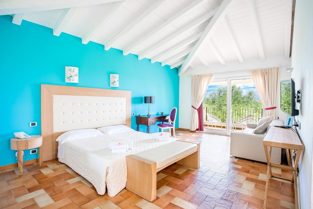 Deluxe Quadruple Room