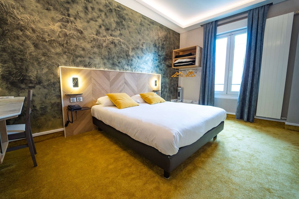 Superior Room, Bathtub (1 or 2 Persons) photo 3