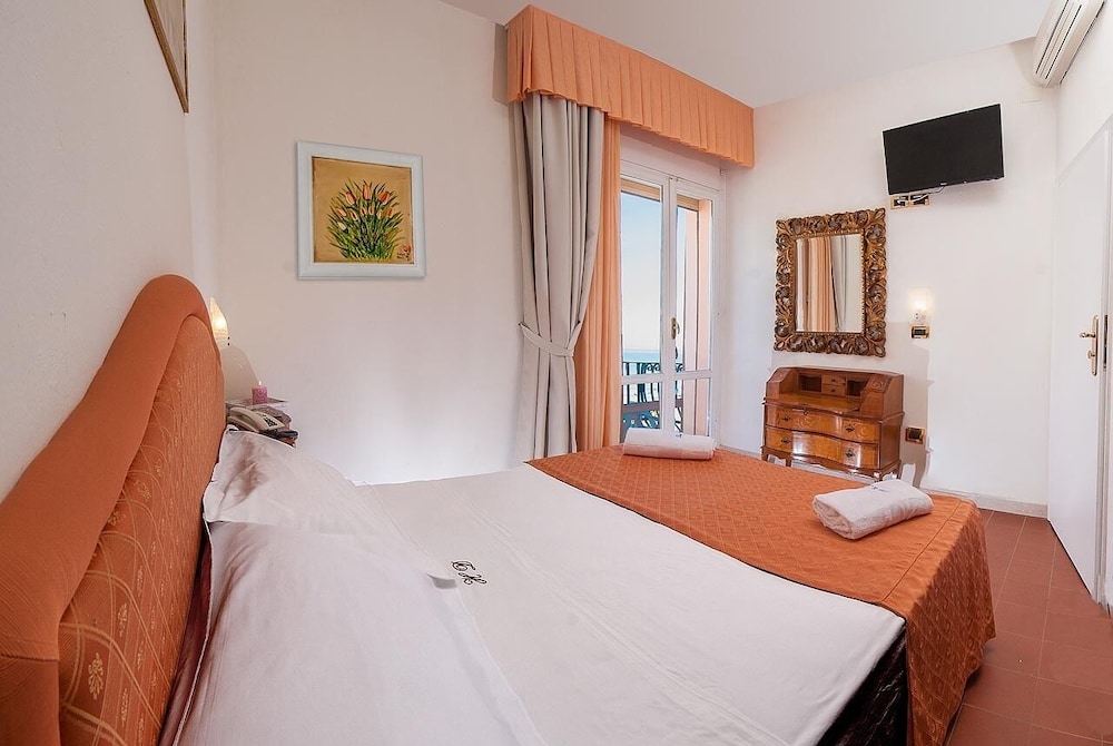 Family Room, Connecting Rooms, Partial Sea View