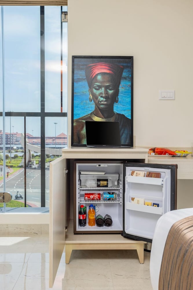 PRESIDENCY AIRPORT VIEW SUITE with Free Airport Pickup/Drop - Photo 7