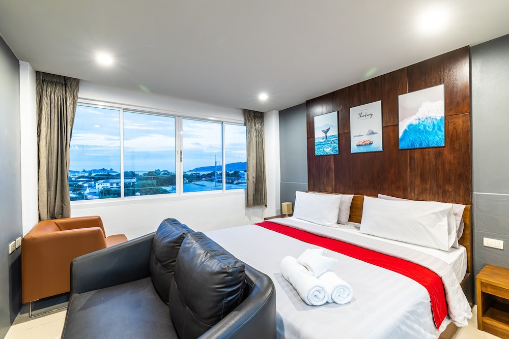 Deluxe Suite, 1 King Bed, Sea View - Photo 5
