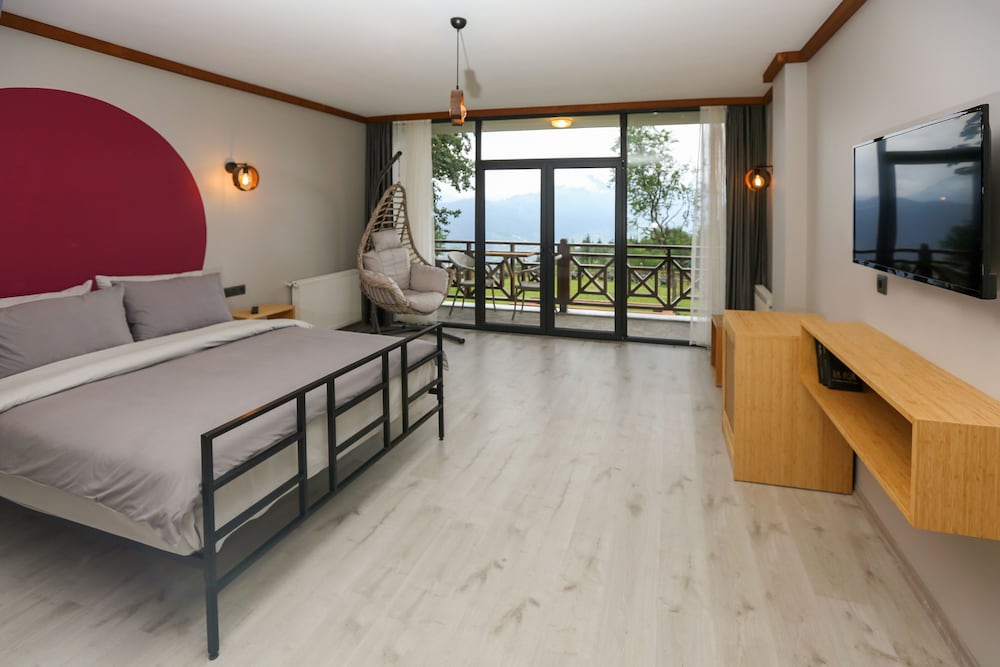 Standard Room, 2 Double Beds, Mountain View photo 1