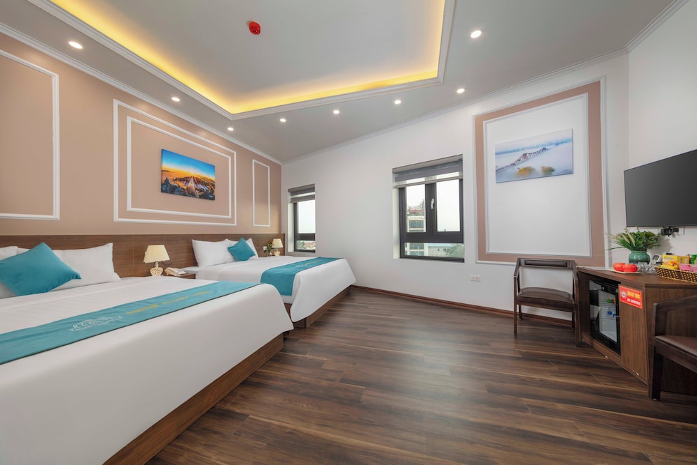 Deluxe Quadruple Room, City View