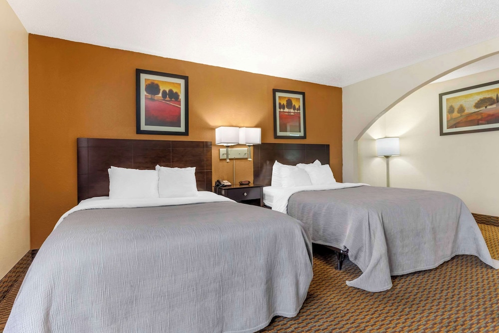 Suite, Non Smoking (2 Double Beds, or 2 Queen Beds) - Photo 1