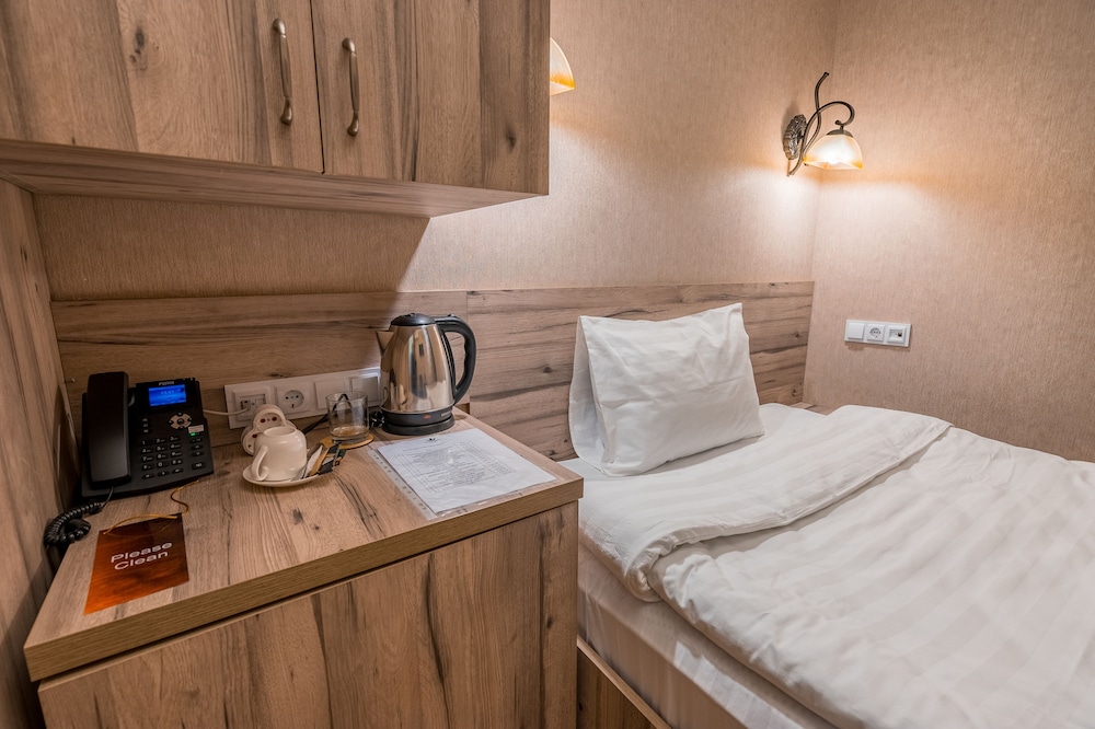 Economy Single Room, 1 Double Bed, Balcony photo 2
