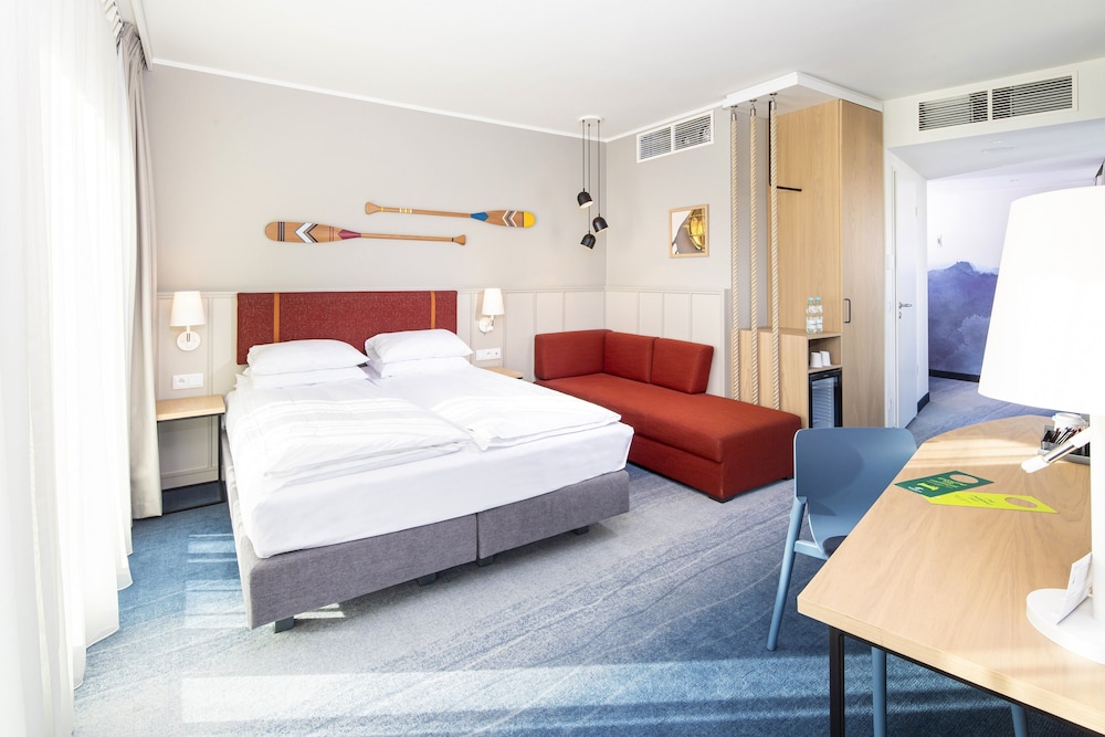 Premium Room, 1 Queen Bed - Photo 3