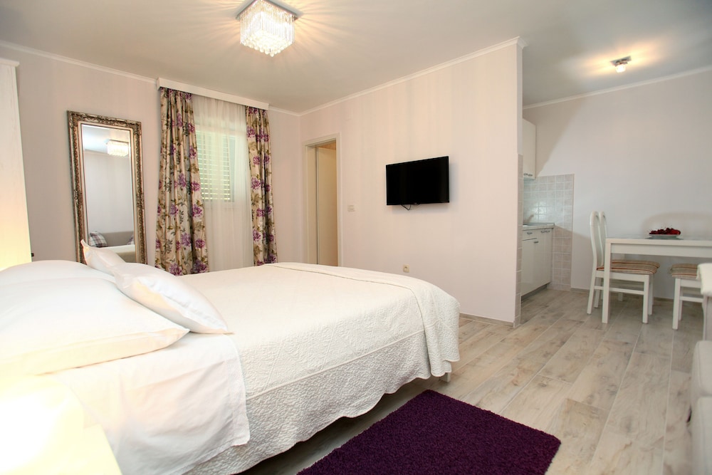 One Bedroom Apartment Annex With Terrace photo 3