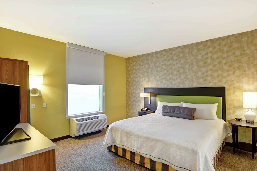 Suite, 1 King Bed, Accessible, Bathtub photo 2