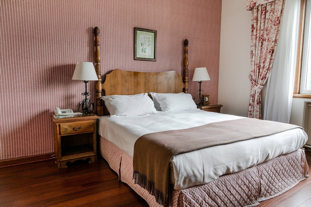 Standard Room, 1 Queen Bed, Lake View
