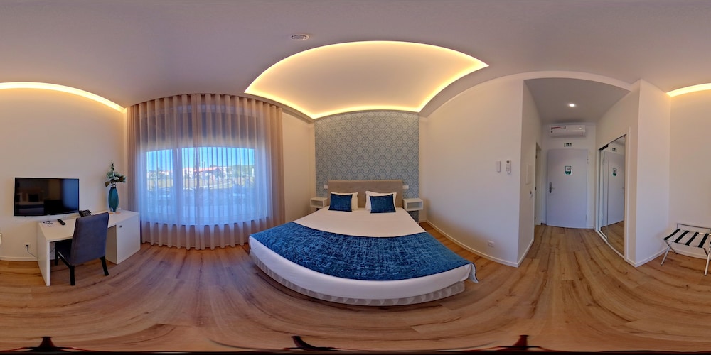 Deluxe Room, 1 King Bed, Accessible, City View