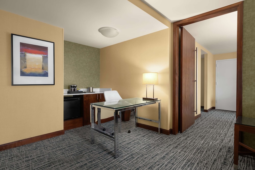 Suite, 1 Bedroom, Pool View - Photo 3