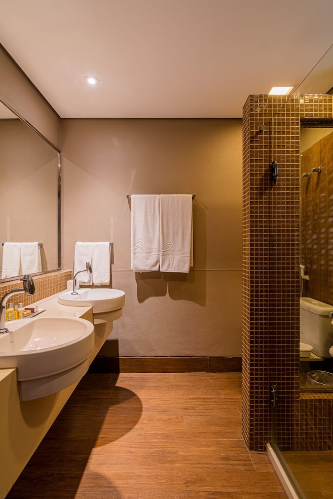 Deluxe Suite - Photo 3
