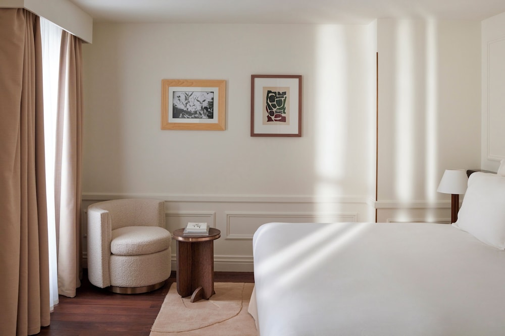 Deluxe Suite, 1 King Bed photo 1