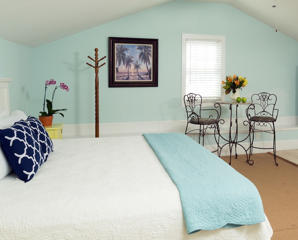 Standard Studio, 1 King Bed, Kitchenette photo 2