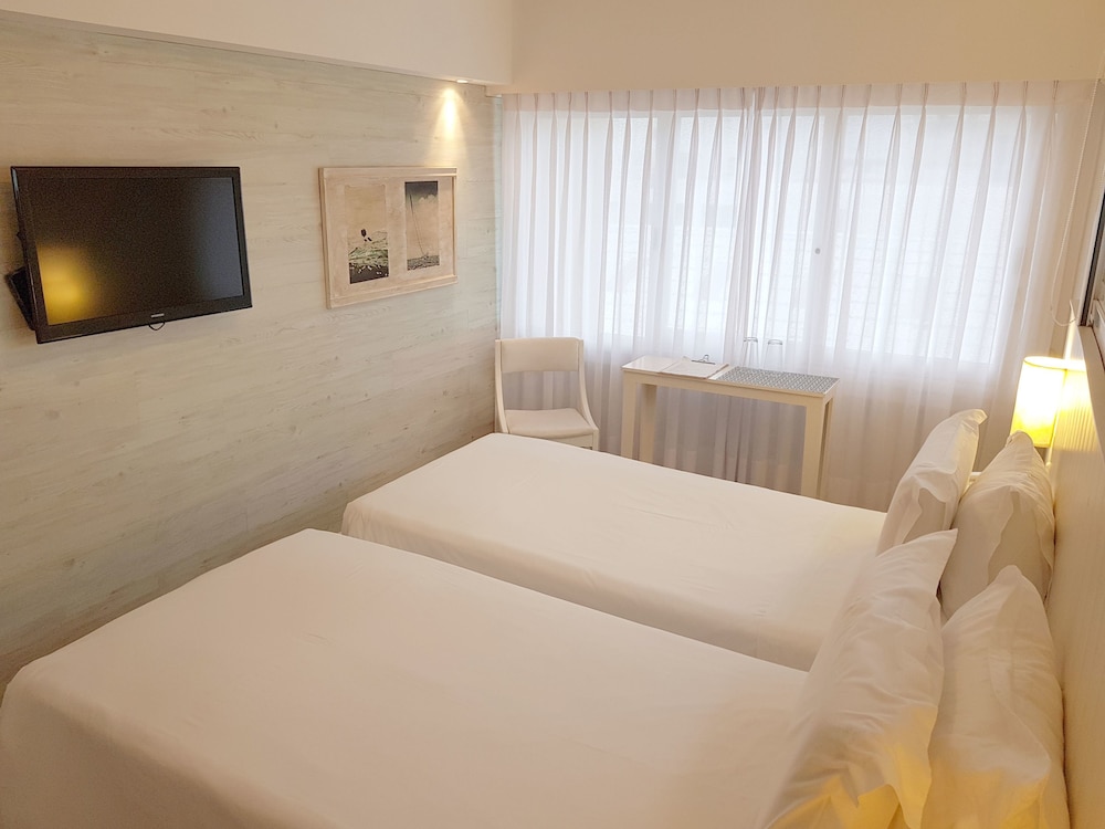 Standard Room, 2 Twin Beds photo 1