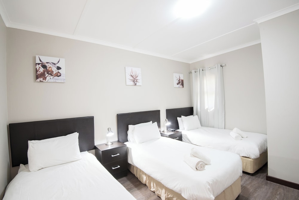 Family Chalet 1 Bedroom 4 Single Beds Kitchenette Garden Area