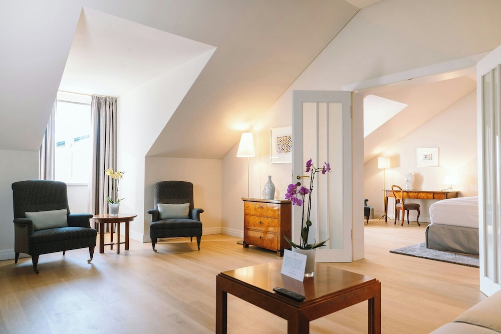 Suite, 1 Double Bed, City View photo 1