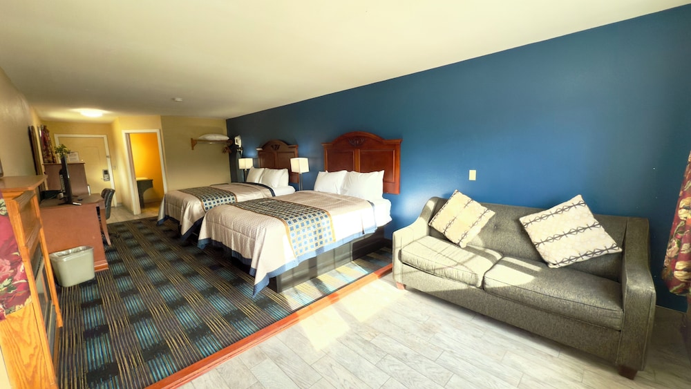 Two Queen With Sofa Bed & Fire Place with Mountain View photo 1