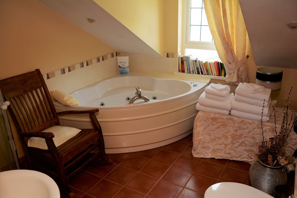Luxury Room, Ensuite photo 2