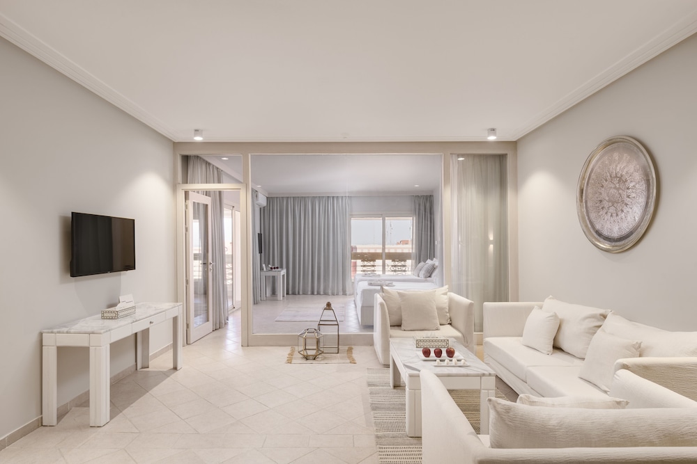 Deluxe Suite (Family)