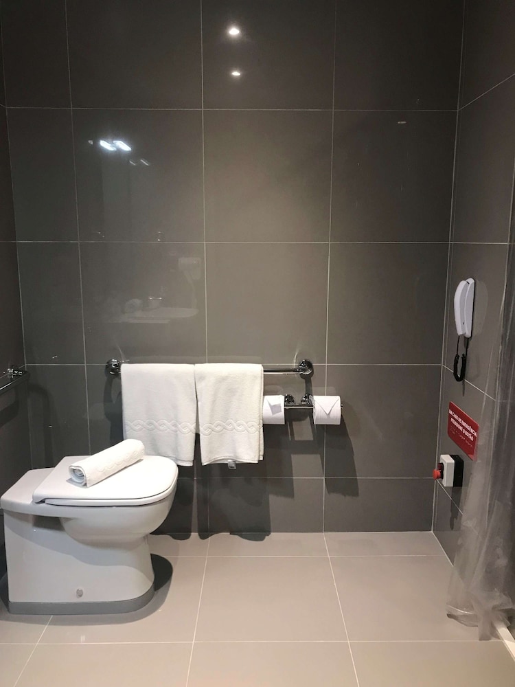 Superior Room for Reduced Mobility thumbnail 5