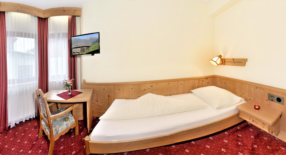 Family Room, Balcony, Mountain View (Comfort)