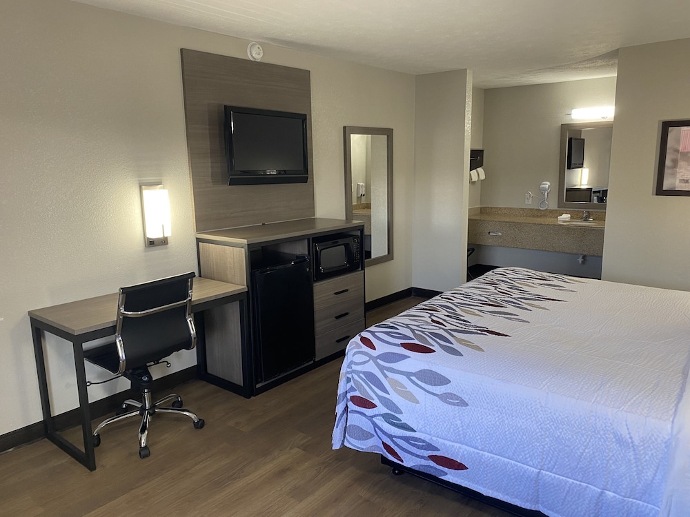 Deluxe Room, 1 King Bed, Non Smoking - Photo 2