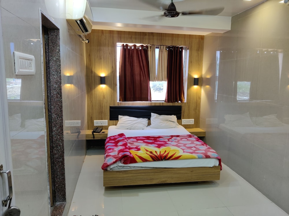 2 Bed Super Deluxe Ac Room photo 1