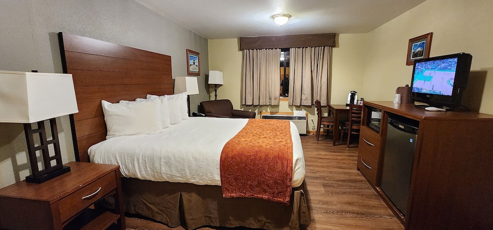 Deluxe Room, 1 Queen Bed, Pet Friendly photo 1