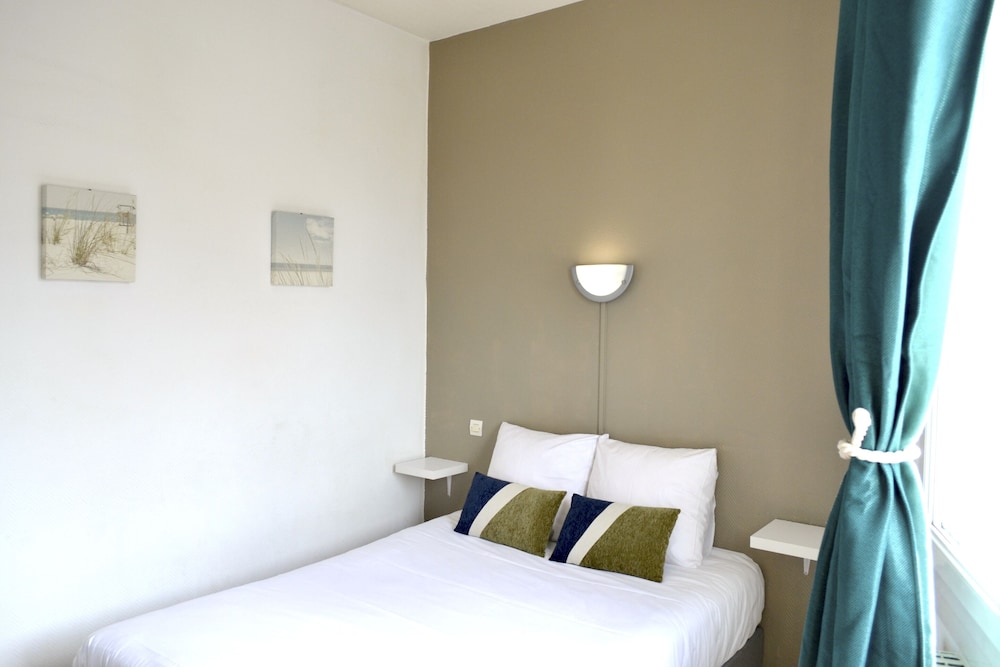 Standard Double Room, Shared Bathroom photo 3