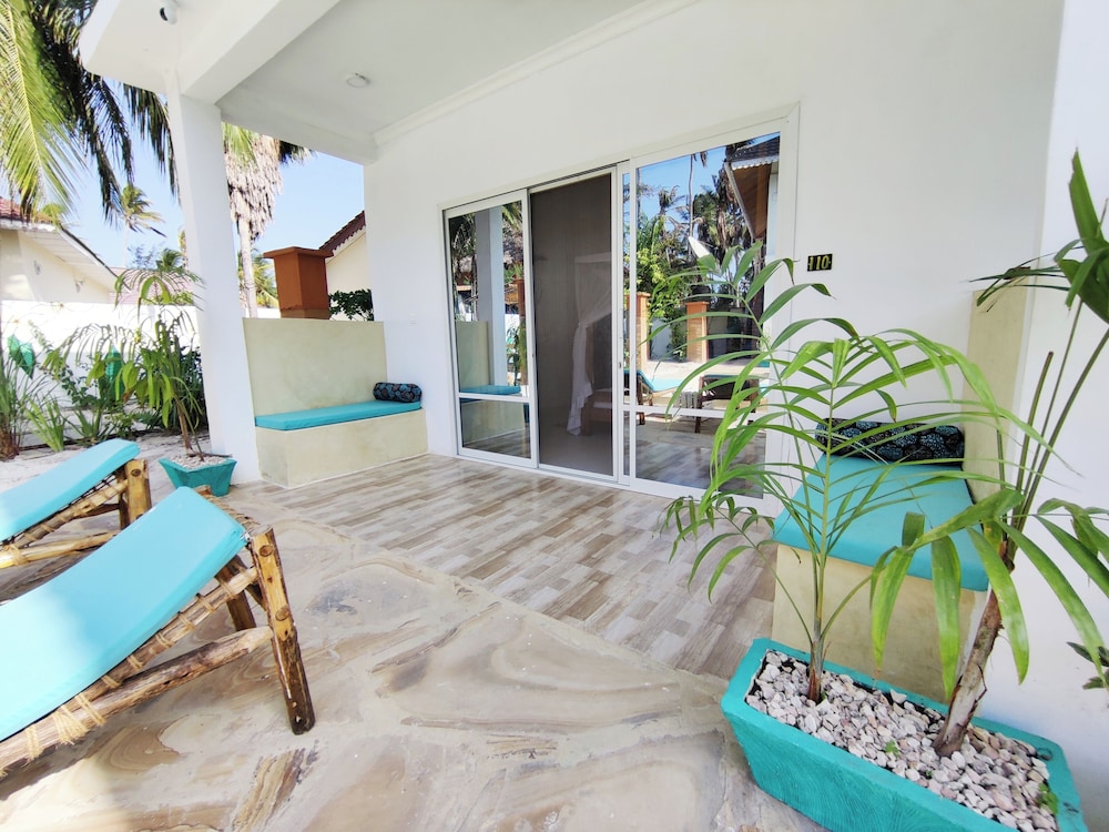 Economy Double Room, Patio, Pool View