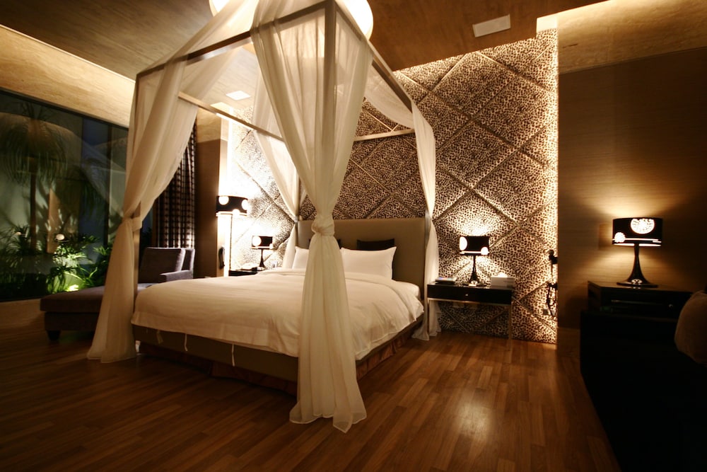 Deluxe Double Room, 1 King Bed, Jetted Tub photo 2