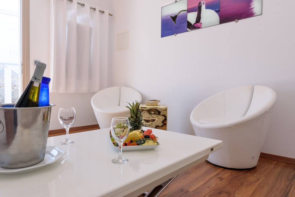 Suite - Photo 5