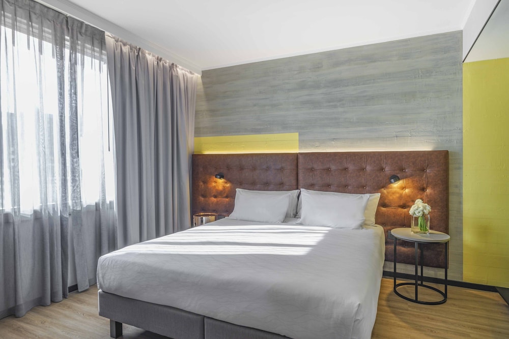 Junior Suite, 1 King Bed - Photo 11