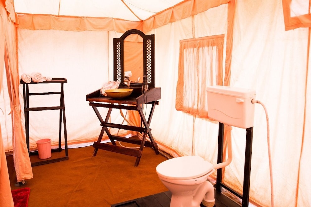 Deluxe Tent photo 3