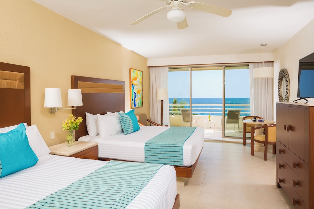 Superior Room, Balcony, Beachfront - Photo 1