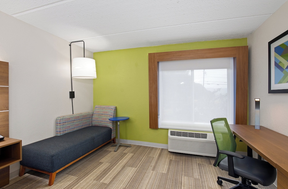 Standard Room, 1 King Bed, Accessible (Wheelchair) - Photo 2