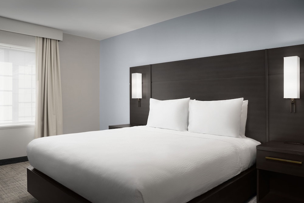 Suite, 2 Bedrooms - Photo 2