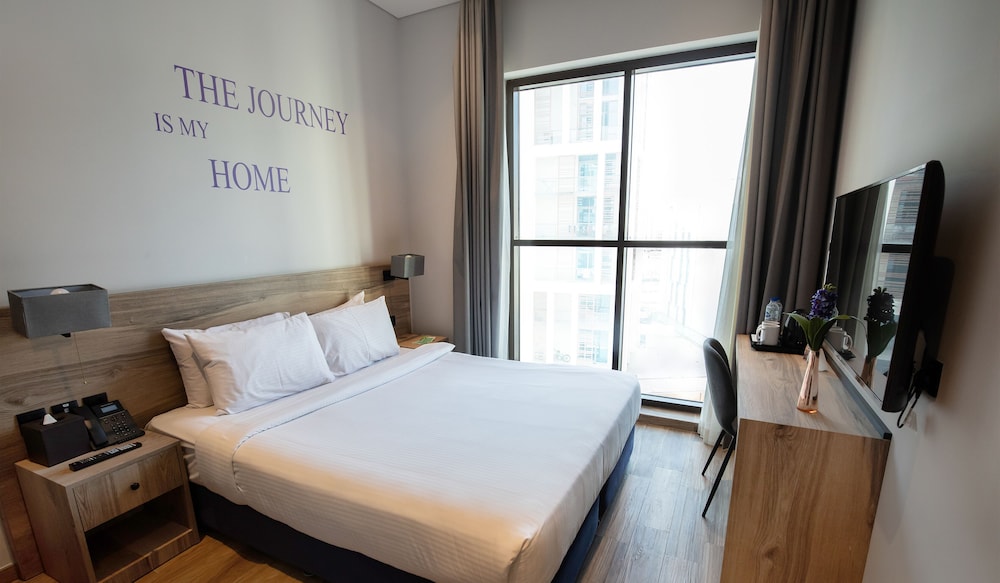 Standard Room, 1 King Bed (includes 25% off F&B) photo 2