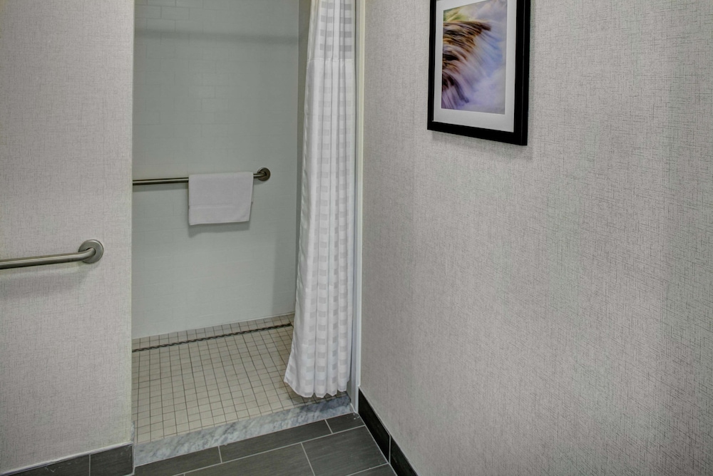 Studio, 2 Queen Beds, Accessible (Roll-in Shower) photo 1