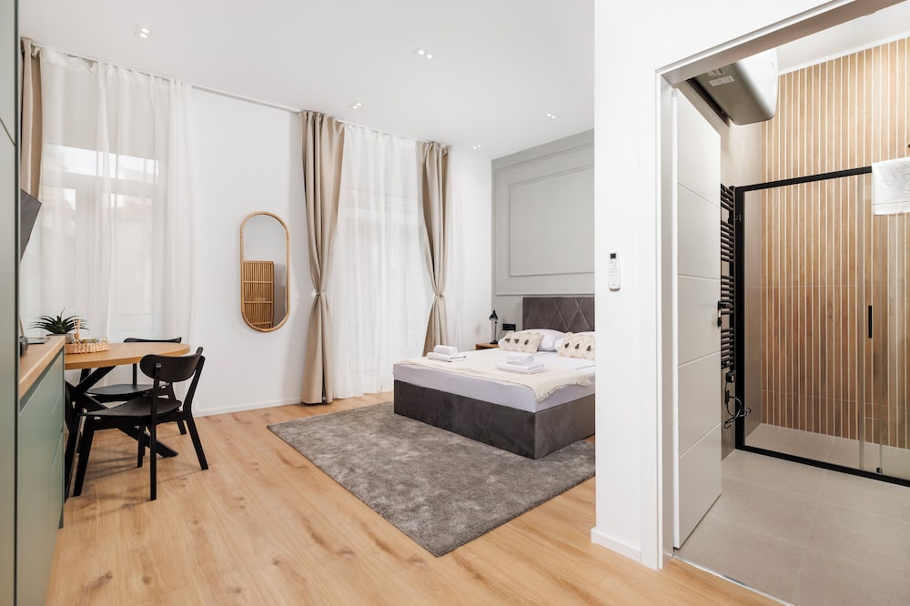 Deluxe Studio, Balcony, City View
