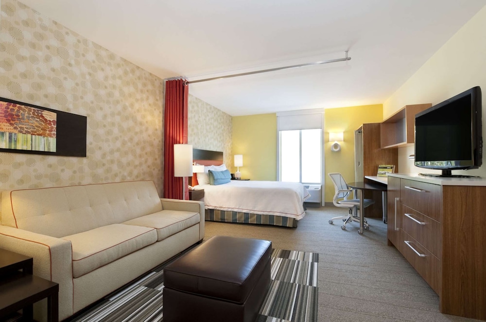 Studio, 1 Queen Bed, Accessible, Bathtub photo 3